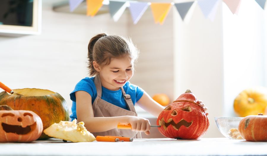 Co robić z dzieckiem w Halloween? 3 proste sposoby na wartościowy czas razem